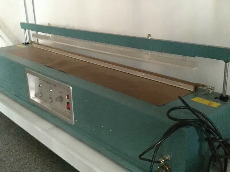Pneumatic Sealing Machine