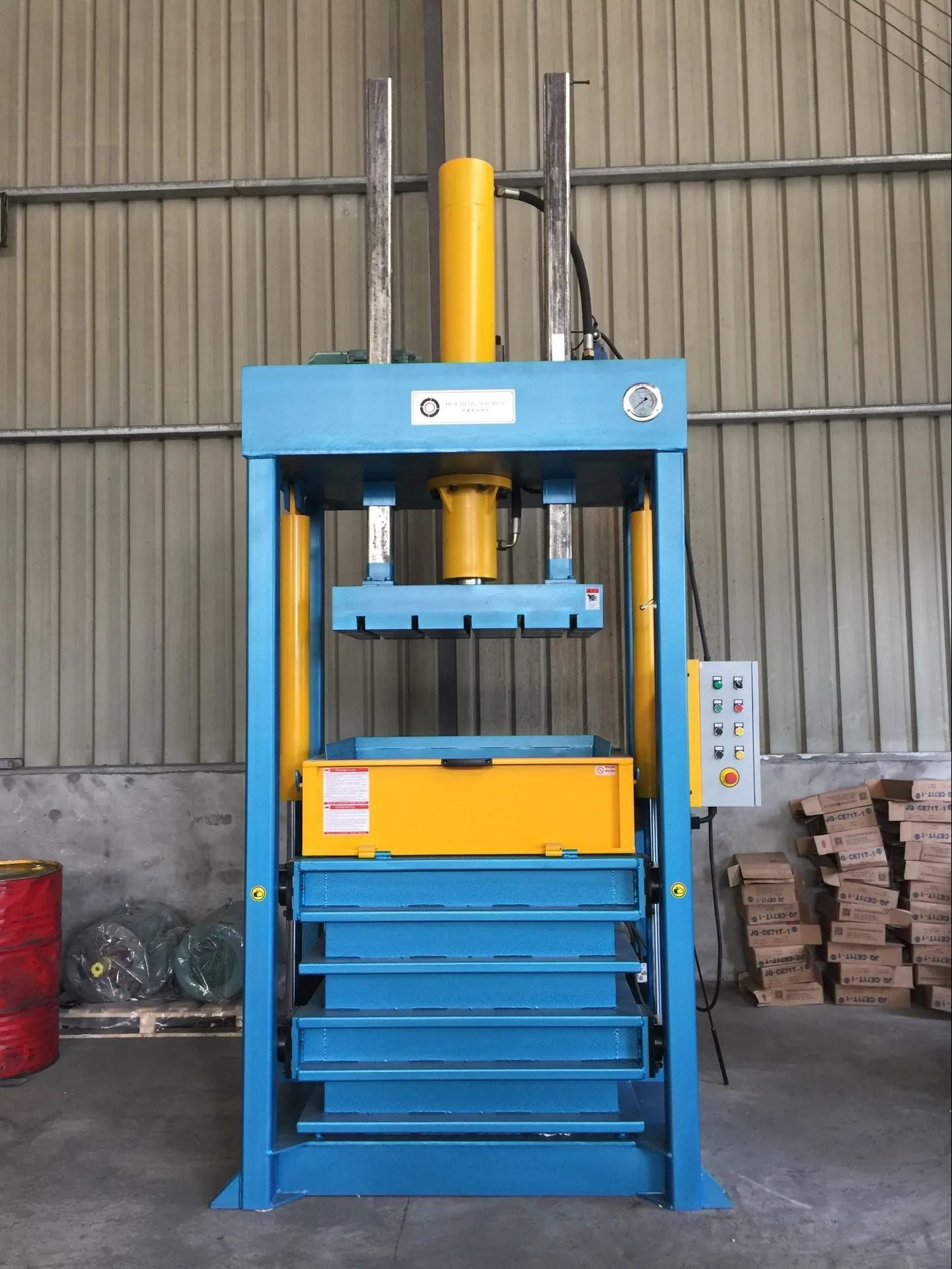 old garments baler